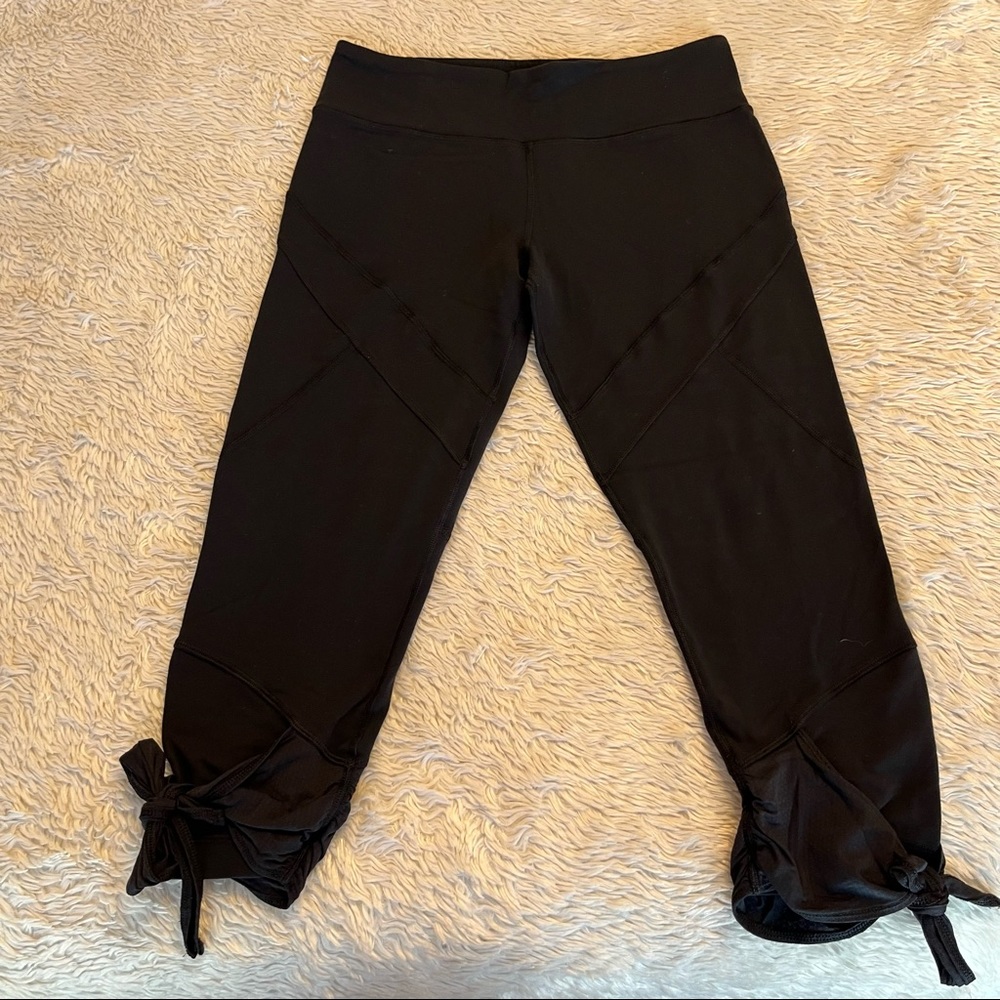 Lululemon mid-rise cropped leggings with ties at bottom